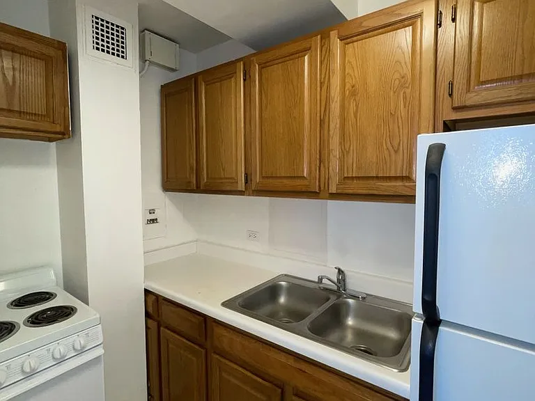 4180 Marine Terrace Apartments — Photo 49