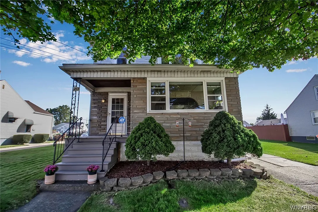217 Curtiss St photo 1