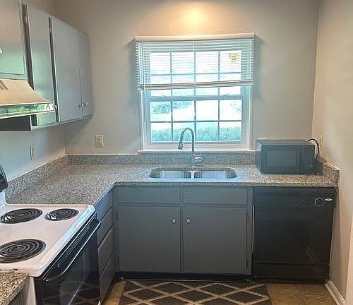 3rd image of 426 Grove St #426