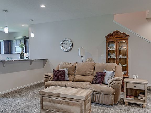 5th image of 300 Half Moon Dr