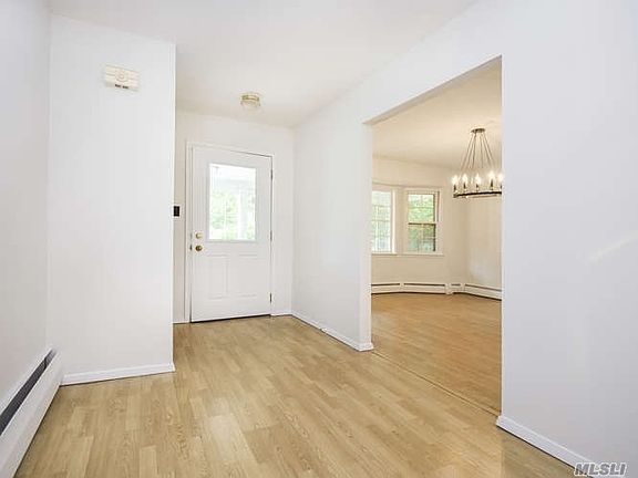 4th image of 12 Boat Ln
