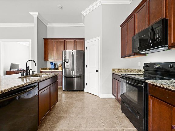 5th image of 1060 Cedar Trail Ave