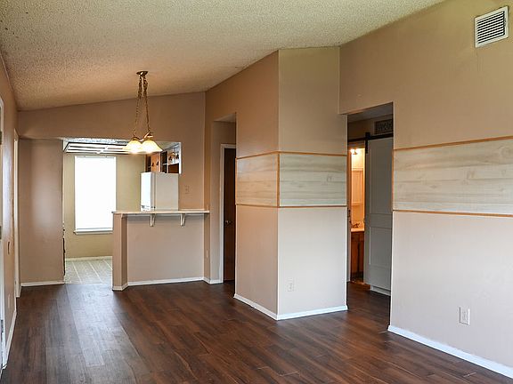 2nd image of 426 Chisholm Valley Dr #B