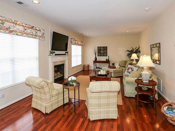 5th image of 169 Willow Wood Dr