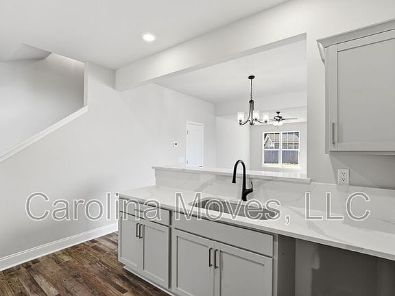 4th image of 19A Scott St