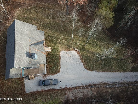 3rd image of 121 Cross Creek Ln