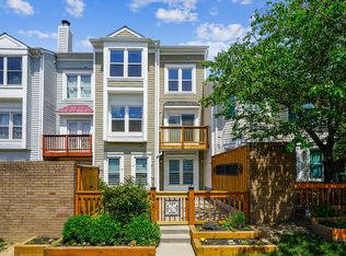 6010 Sunset Ridge Ct, Centreville, VA 20121