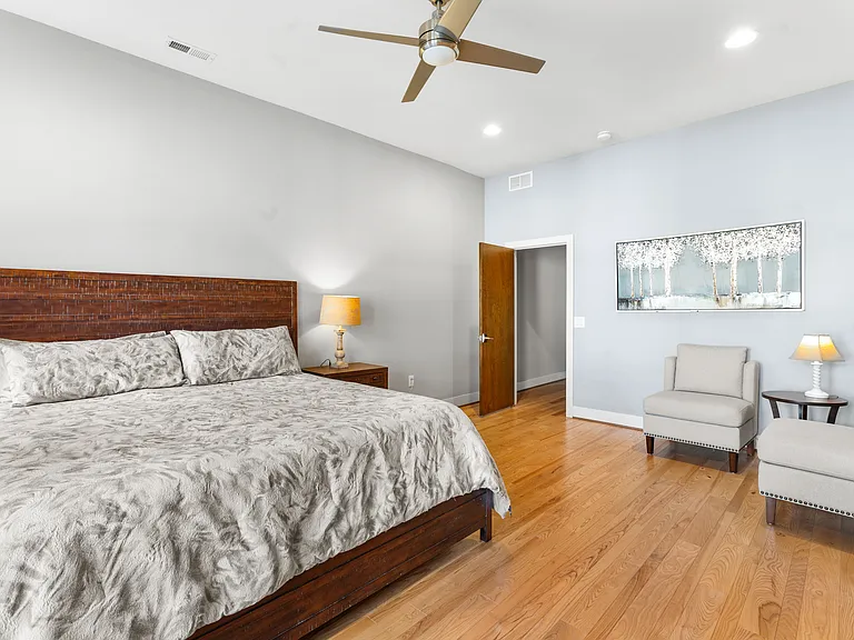 Master Bedroom - looking back to the entrance