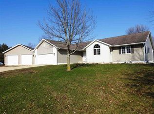 218 Briarwood Ct, Sumner, IA 50674
