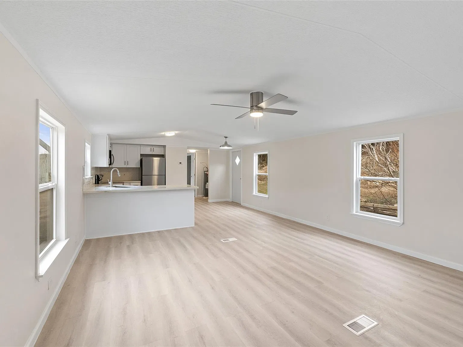 2 bed, 2.0 bath, 1120 sqft, $1,400 — Photo 3