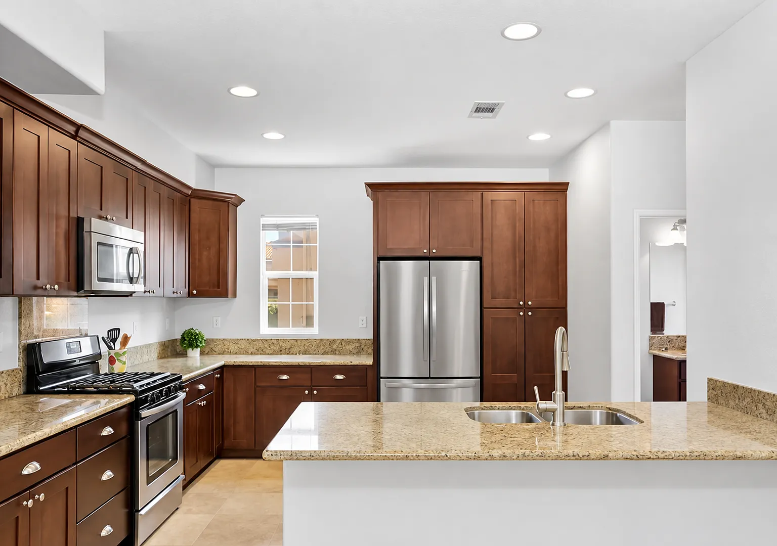 Beautiful 4-Bedroom Torrance Home with Open Floor Plan & Entertainer's Backyard — Photo 3