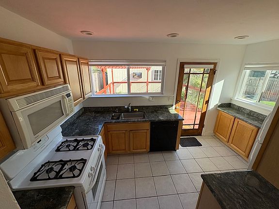 3rd image of 1600 Chanticleer Ave