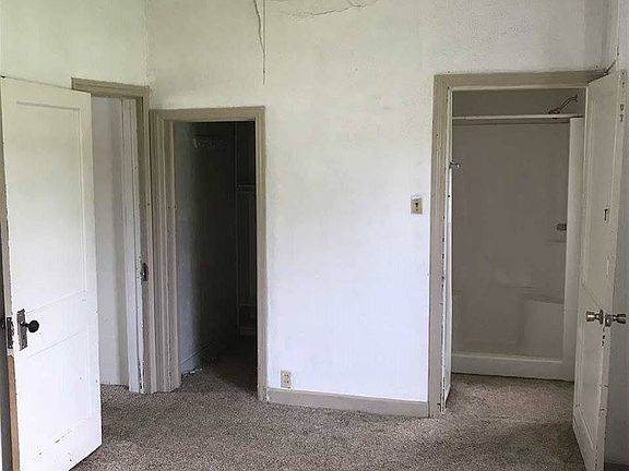 5th image of 169 W Washington St