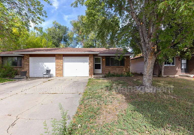 214 E Saint Clair Ave — Photo 1