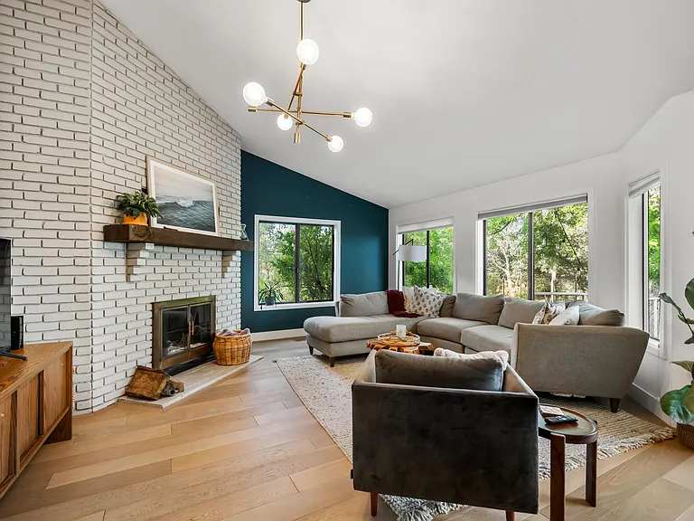 2820 Panorama Dr — Photo 1