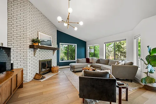 2820 Panorama Dr Photo 1