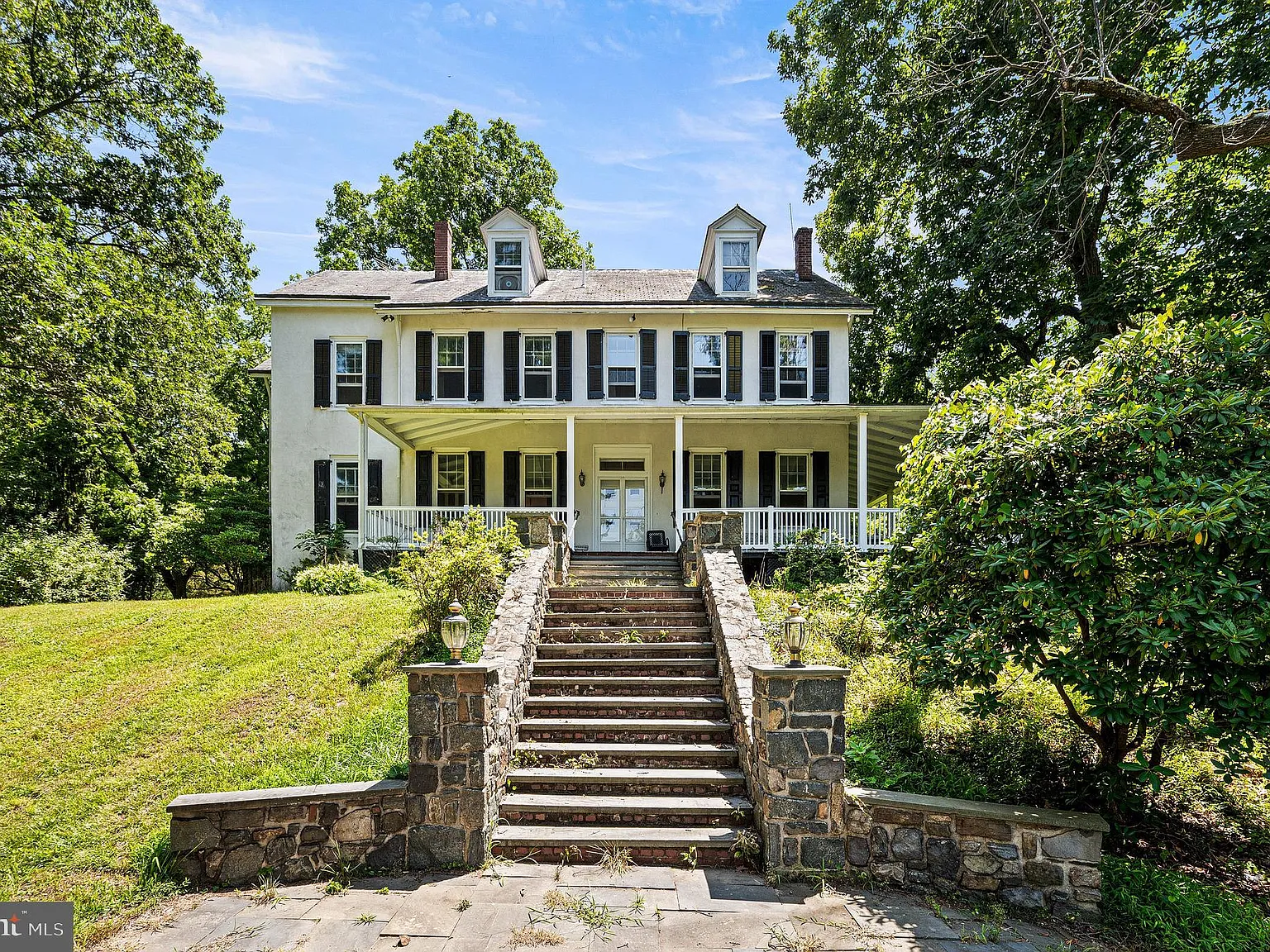 6 bed, 3592 sqft, $4,600 — Photo 2