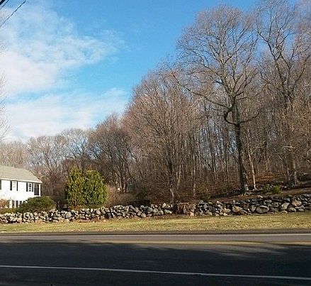 2nd image of 581 Horse Pond Rd