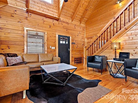 4th image of 552 Lake Rd