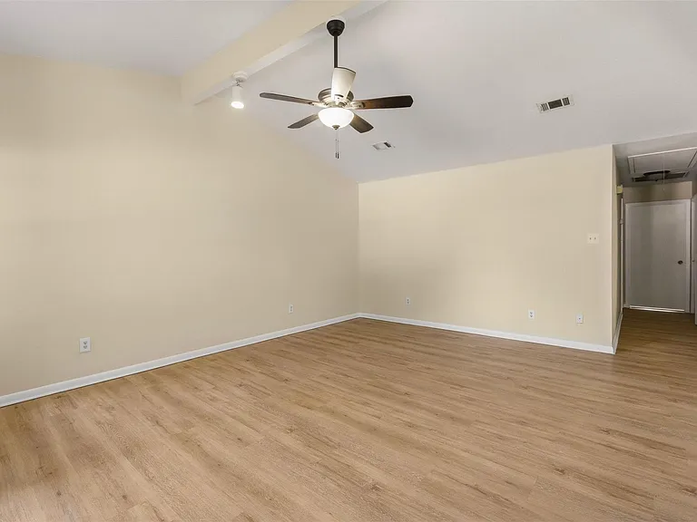1712 Hazelwood St — Photo 5
