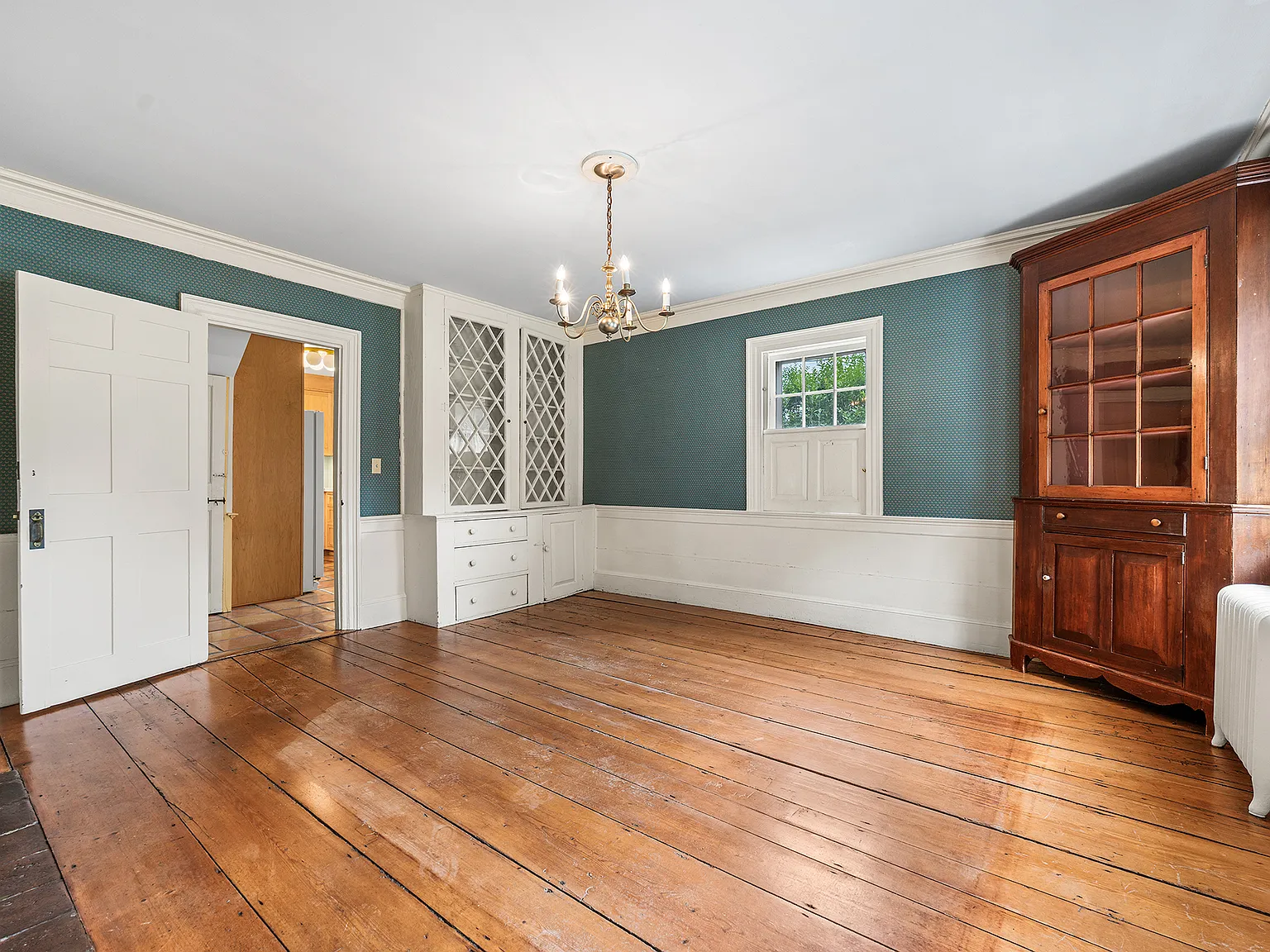 4 bed, 3300 sqft, $5,750 — Photo 3