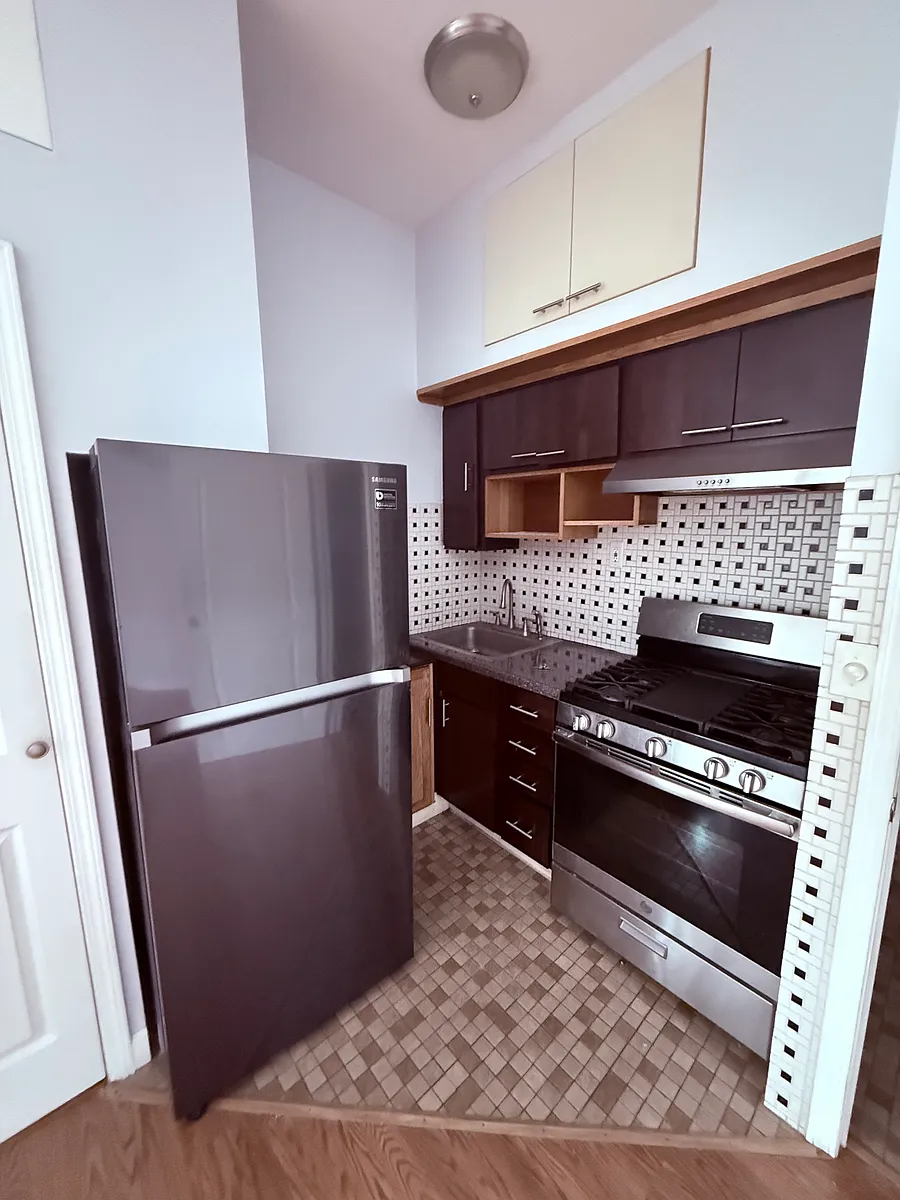 Building Photo - 3015-25 N Milwaukee Ave #211