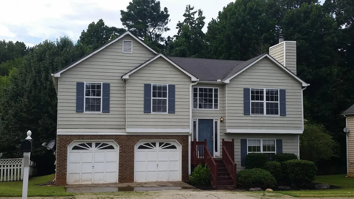 1712 English Ivey Lane NW — Photo 1