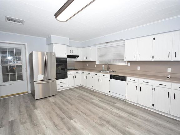 4th image of 539 Farrington Dr