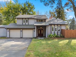 1158 Rockstone Ln, New Brighton, MN 55112