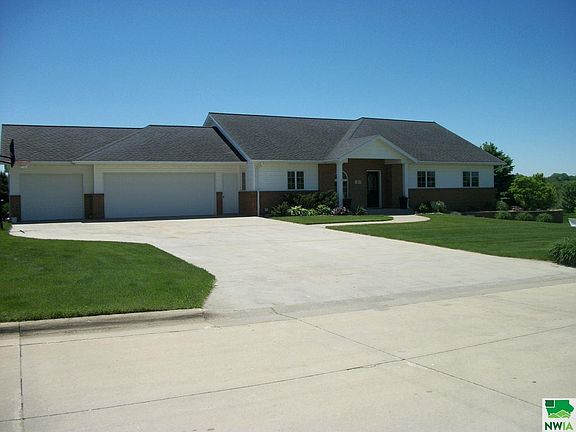 3rd image of 311 Coyote Dr