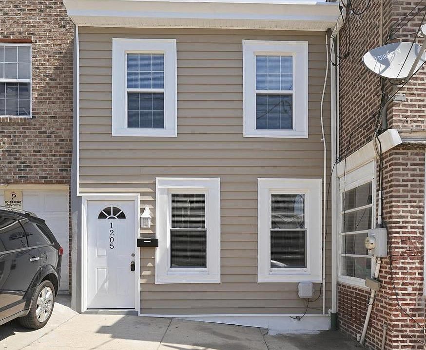 1st image of 1205 Oak St