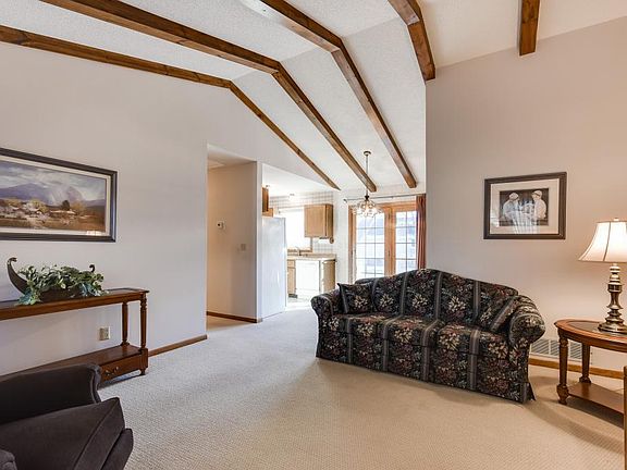5th image of 46 Somerset Dr