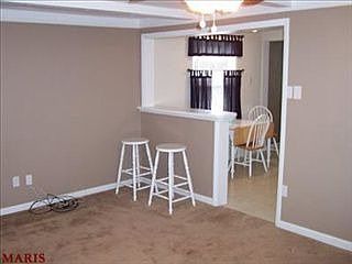 3rd image of 8 Saint Laurence Dr