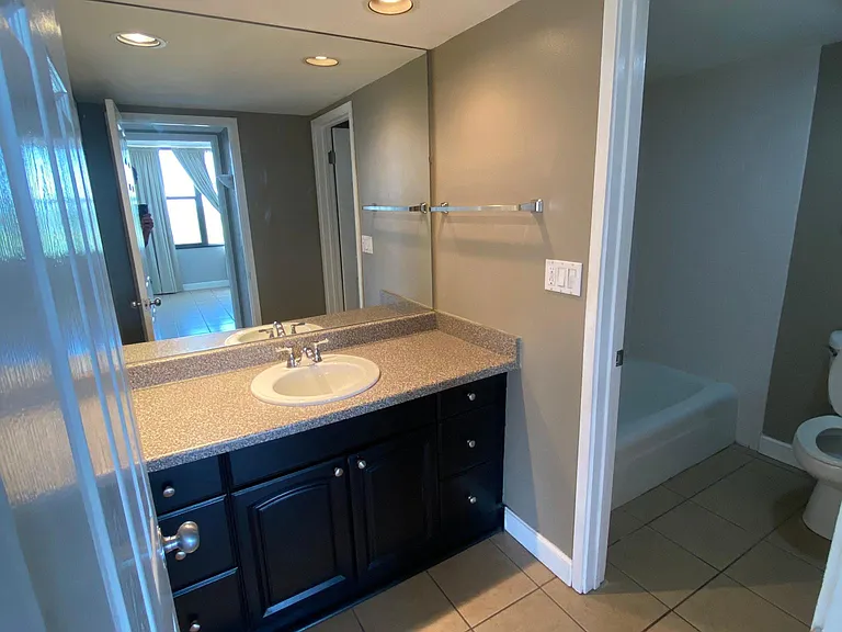 410 W 7th St #722 — Photo 12