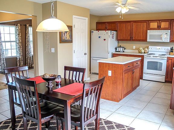 5th image of 7855 Summerlin Blvd