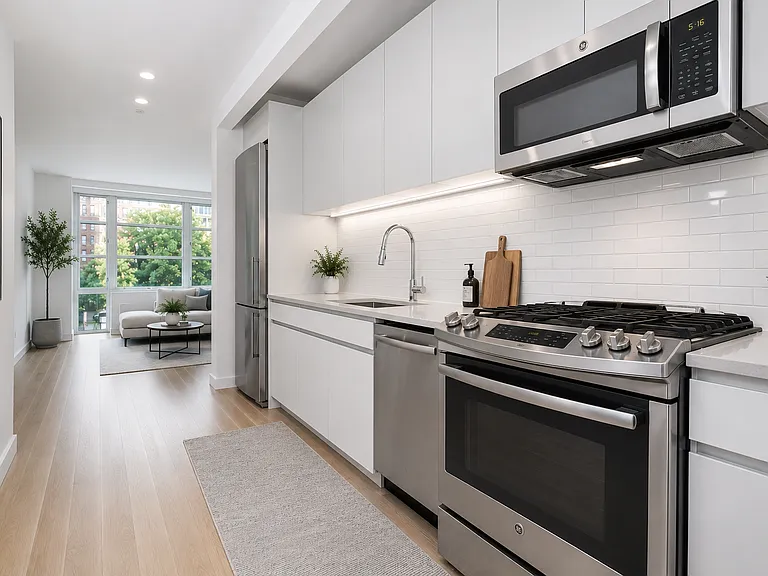 331 E Houston St #4E — Photo 4