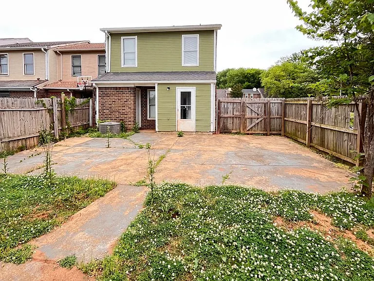 130 Crescent Cir — Photo 24
