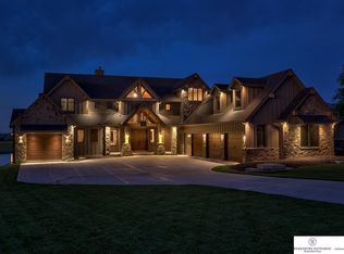17618 N Reflection Cir, Bennington, NE 68007