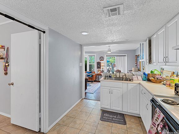 3rd image of 35 Marina Cir #35