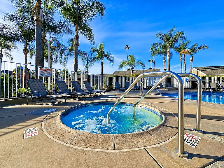 Citrus Court Apartments — Photo 44