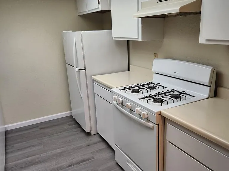 2339 Ferry St — Photo 5