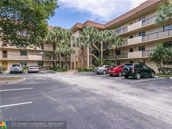 4th image of 4965 E Sabal Palm Blvd APT 404