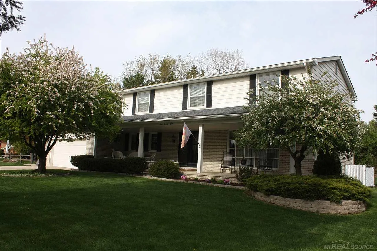 928 Bridgestone Dr photo 1