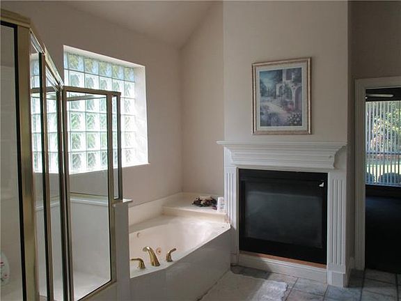 5th image of 2212 Woodberry Dr