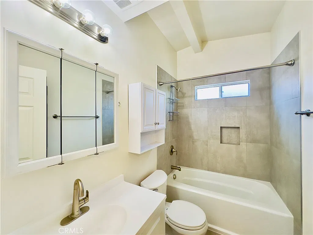 2 bed, 806 sqft, $2,795 — Photo 2