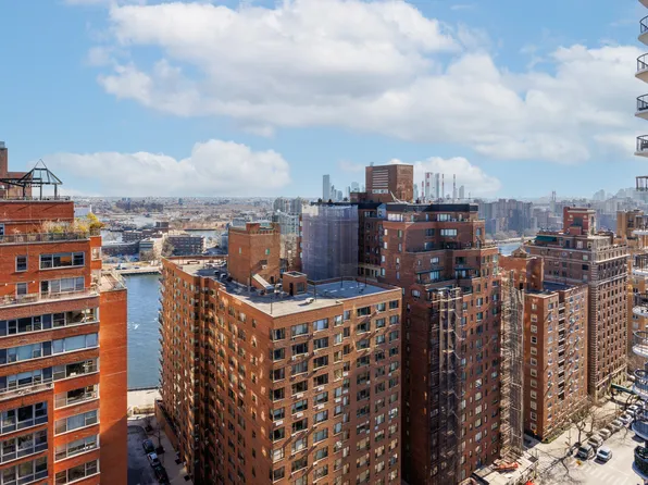 60 East End Avenue image 10 of 11