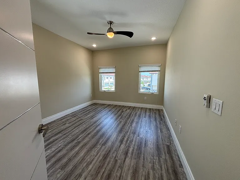 2049 Greenbriar Ter #2049 — Photo 25