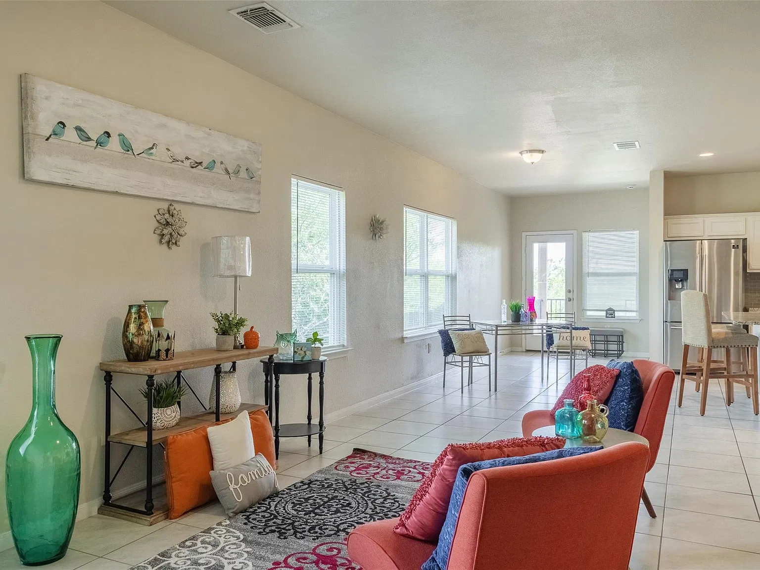 4 bed, 3.0 bath, 2313 sqft, $2,500 — Photo 4