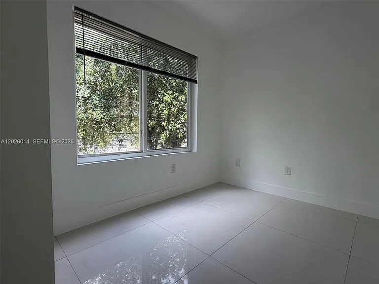 44 NW 10th Ave #3 — Photo 8