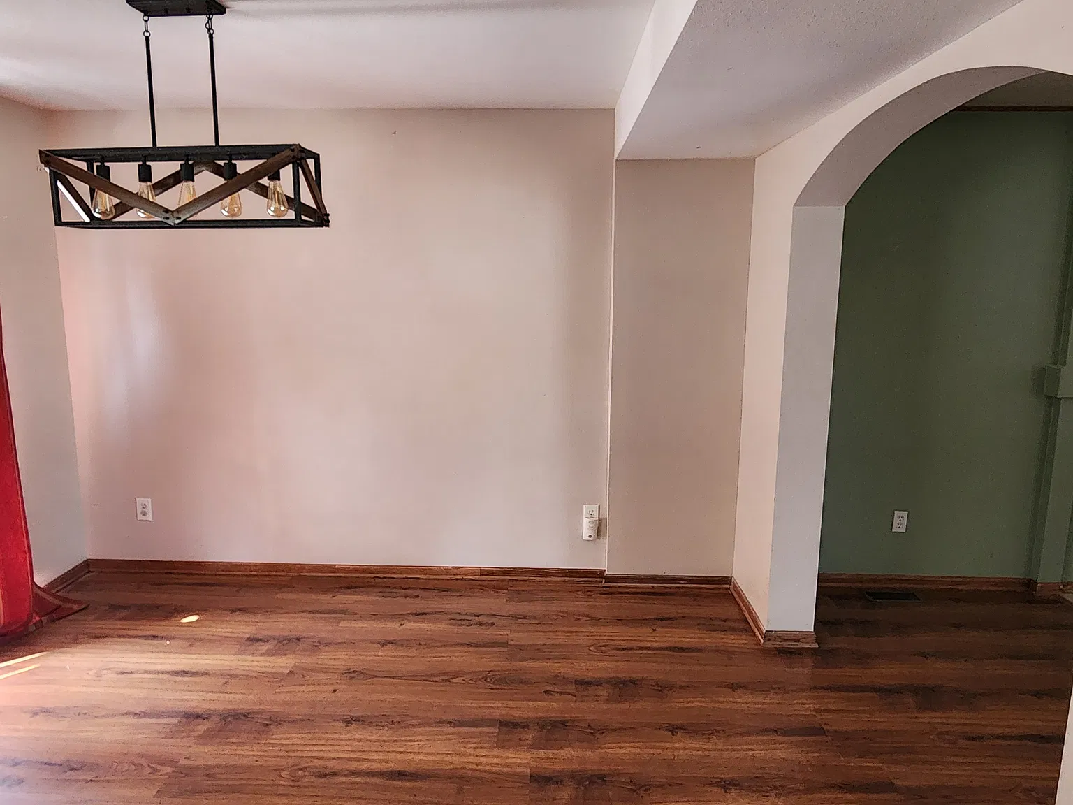 3 bed, 2.5 bath, 2026 sqft, $2,100 — Photo 2